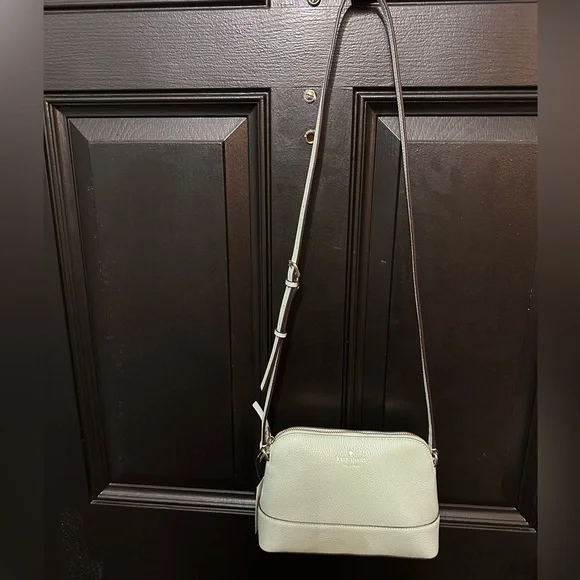 NWT Kate Spade Hanna crossbody
Has adjustable strap
Pebbled leather
mint green - Picture 7 of 7